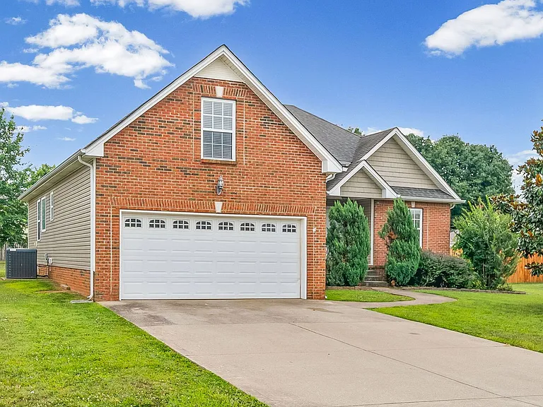 3932 Gaine Dr — Photo 1