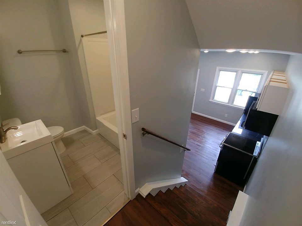 2nd image of 402 Maryland Ave #2