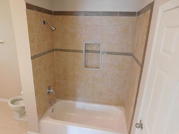 4th image of 4205 Devon Court West Dr