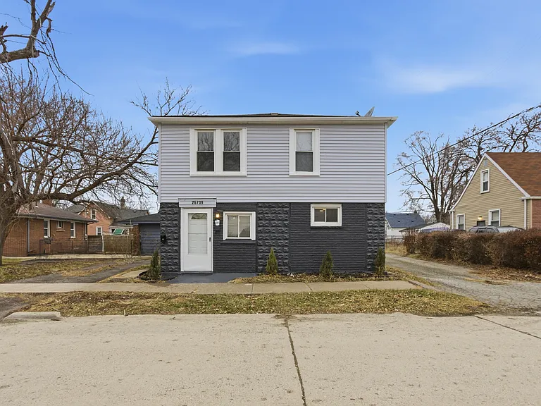 26739 W Outer Dr #1 — Photo 5