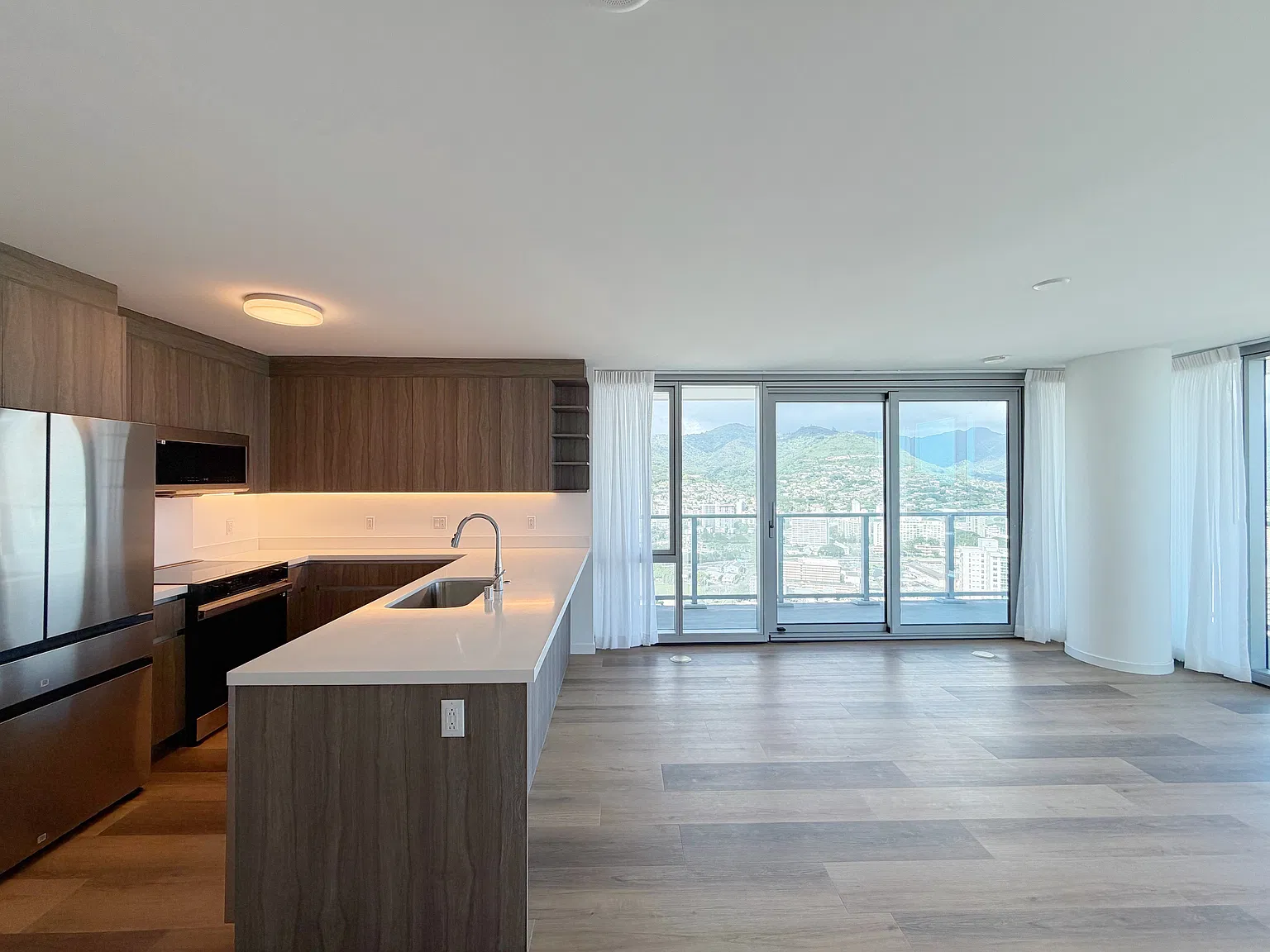 2 bed, 1074 sqft, $4,900 — Photo 2