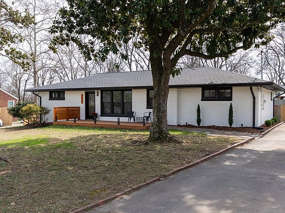 3rd image of 2835 Lakeland Dr