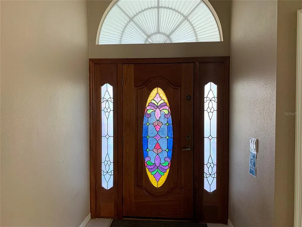 3 bed, 2.0 bath, 2070 sqft, $3,700 — Photo 2