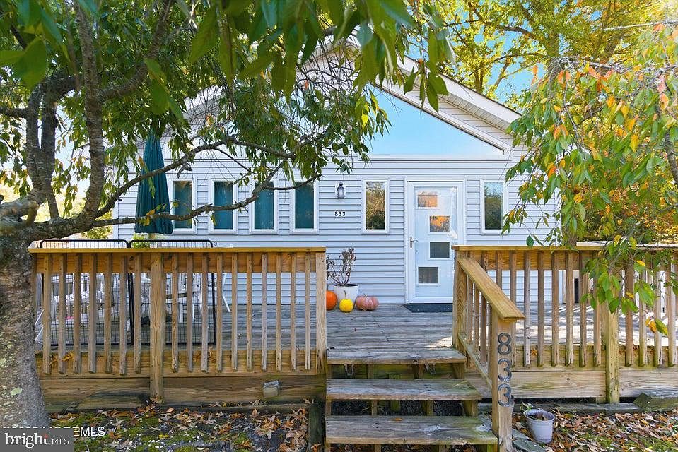 1st image of 833 Rodgers St