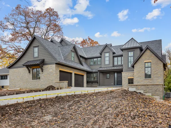 405 Marion Ave, Saint Charles, IL 60174