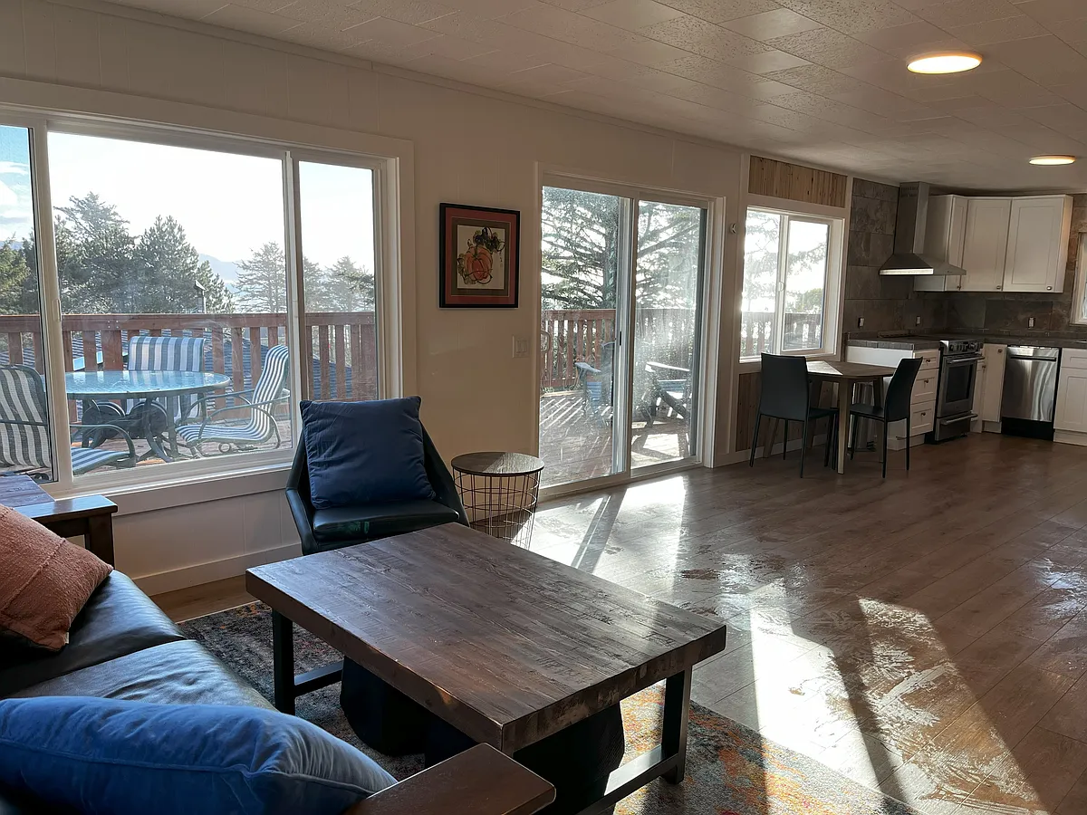 Building Photo - 1560 Chinook Ave #1