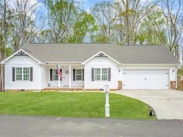 38 Westbrook Dr, Chatsworth, GA 30705