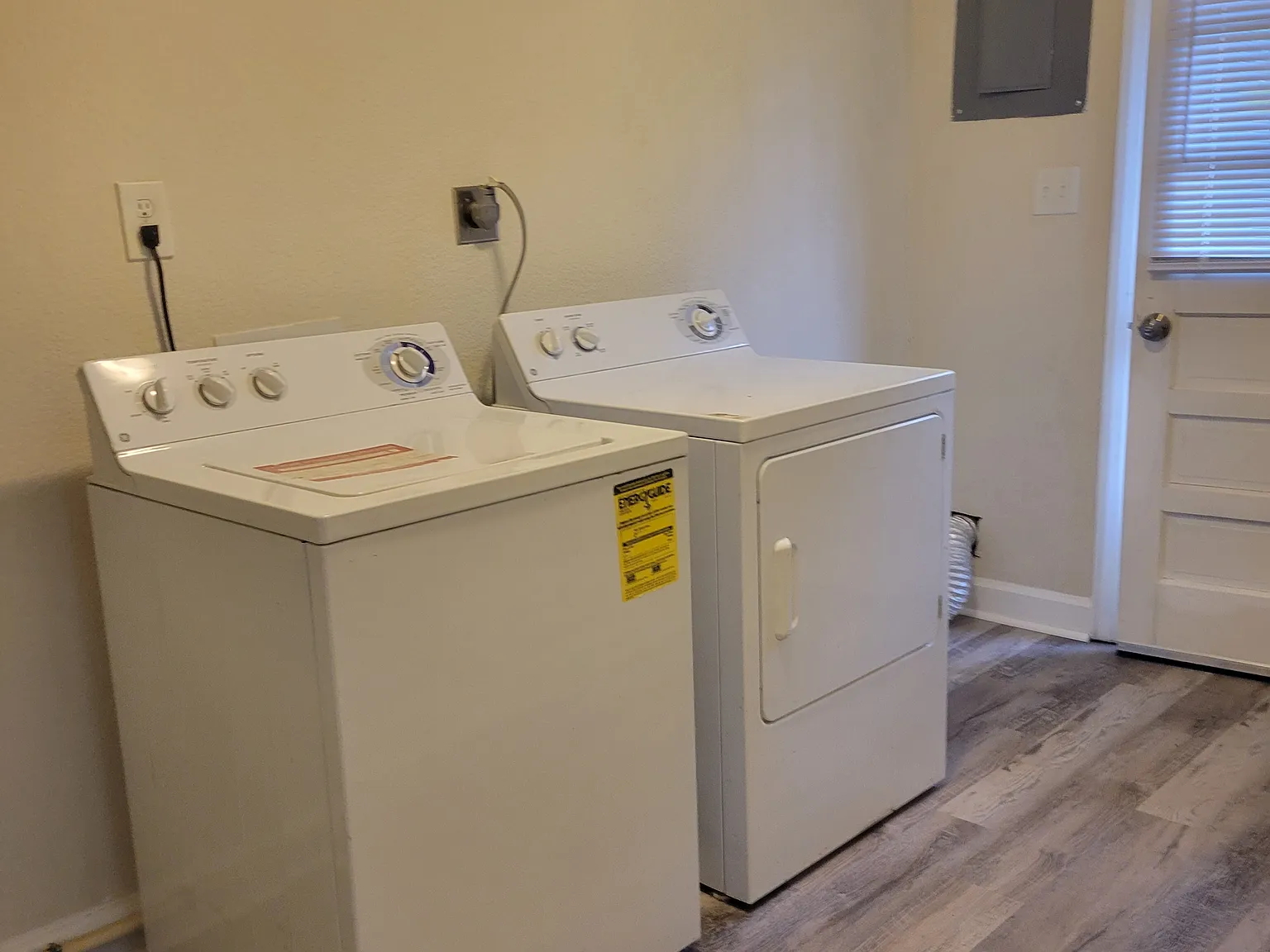2 bed, 1100 sqft, $2,195 — Photo 2