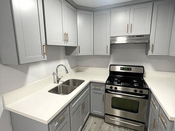 2nd image of 1853 Harbor Ave #6