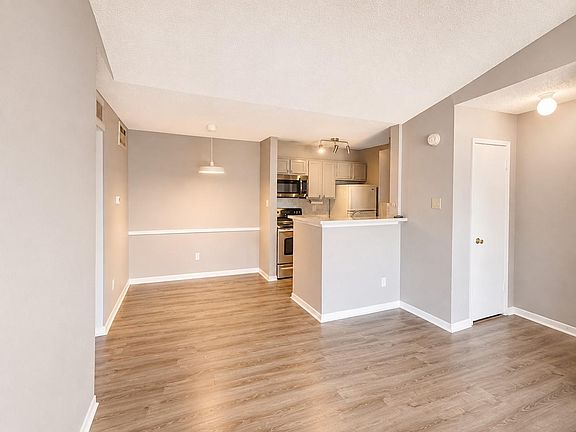 4th image of 2121 Hepburn St APT 810