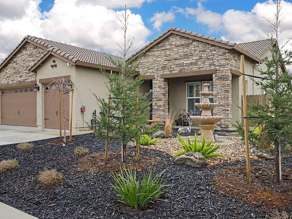 2nd image of 2978 Fuchsia Dr