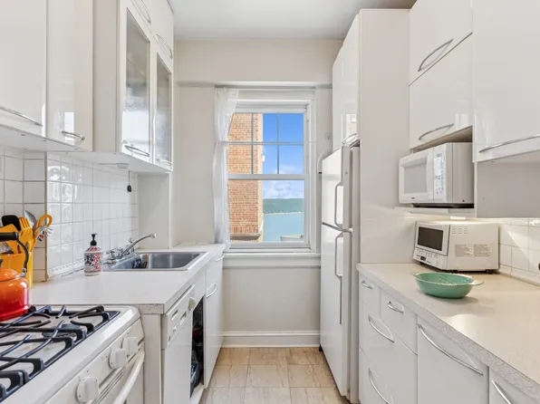 200 Cabrini Boulevard image 5 of 20