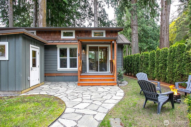 4th image of 990 S Lake Whatcom Boulevard #9
