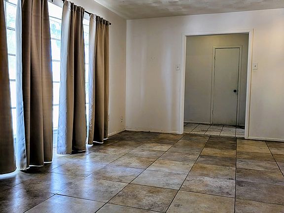 5th image of 2904 Macauslan St