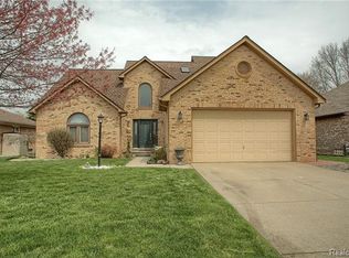 28833 Stonehenge Dr, Chesterfield, MI 48047