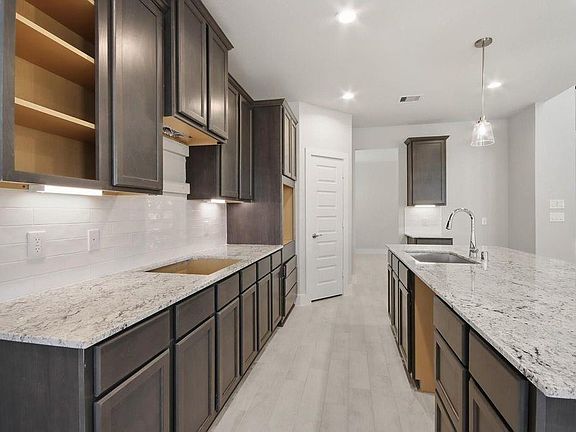 3rd image of 1944 Golden Spruce Ln