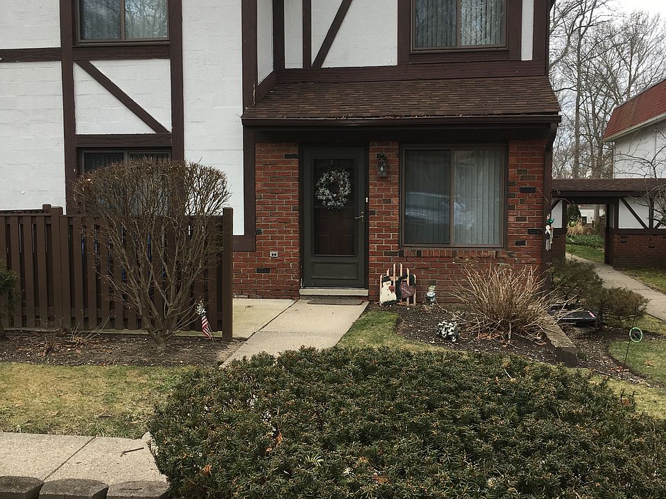 1st image of 414 Clubhouse Ct