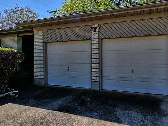 Pass Double Garage To Front Porch.