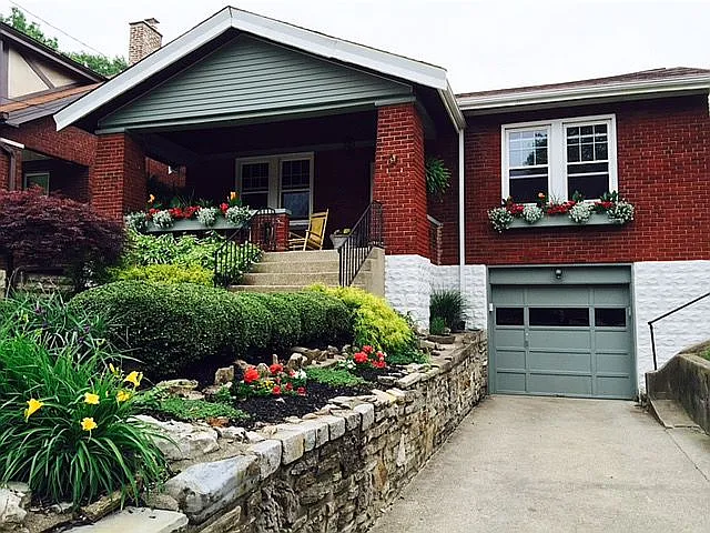 32 Hartweg Ave photo 1
