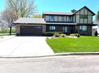 1905 Driftwood Ave, Worthington, MN 56187