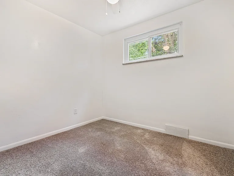 318 McCutcheon Ln — Photo 16