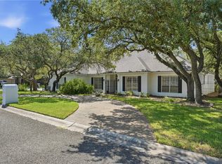 101 Peachtree Dr, Rockport, TX 78382