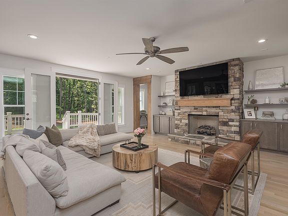 4th image of 1010 Scull Shoals Dr