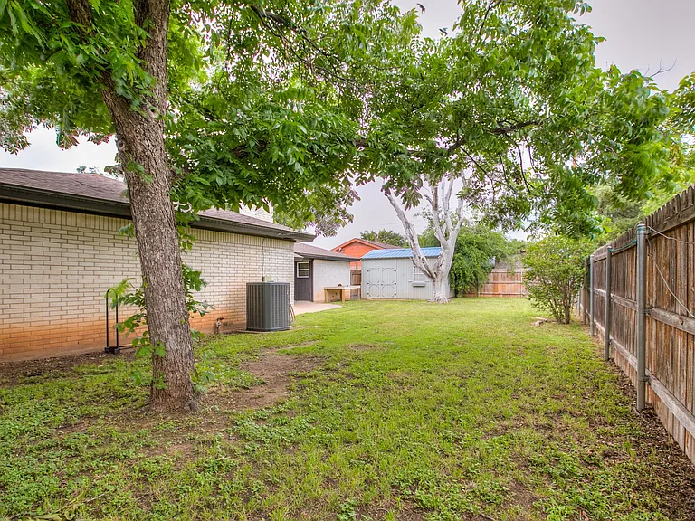 3202 Tanglewood Dr — Photo 30