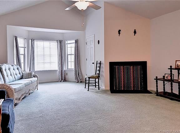 4th image of 104 Windsor Ln