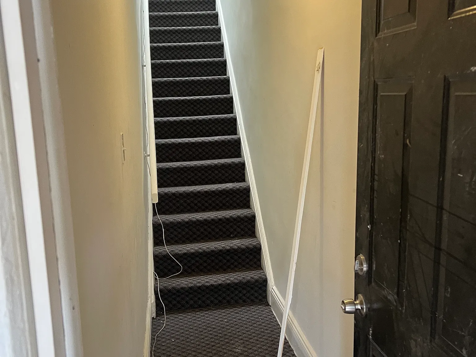 2 bed, 700 sqft, $2,200 — Photo 2