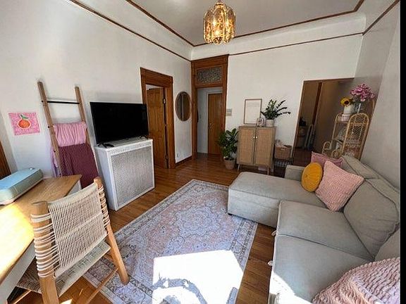 5th image of 421 W Belden Ave #1-2