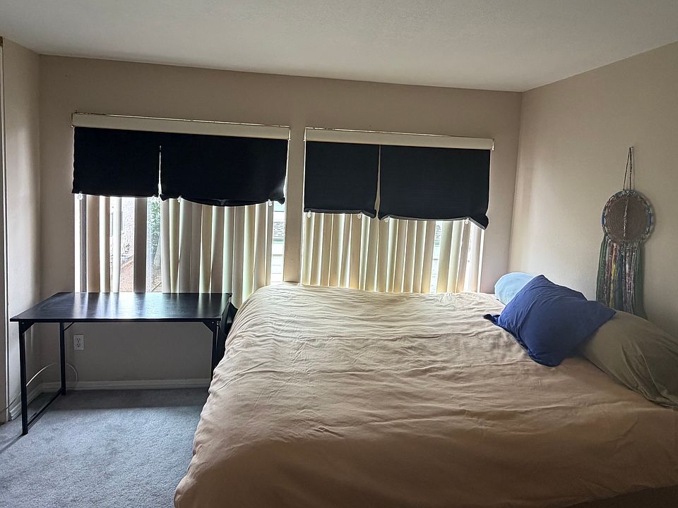 1st image of 5249 Colodny Dr Unit D1