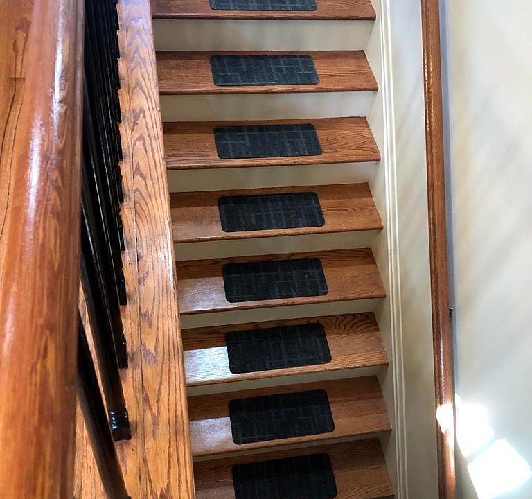 Stairs (Apartment is on 2nd floor)
