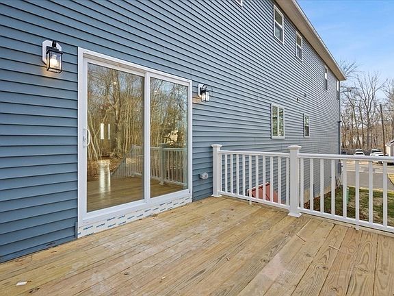 4th image of 34 Oakland St