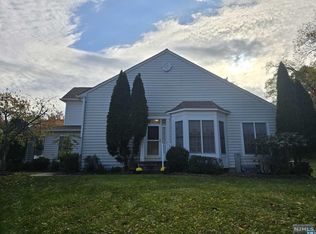 90 Buckthorn Ct, Paramus, NJ 07652