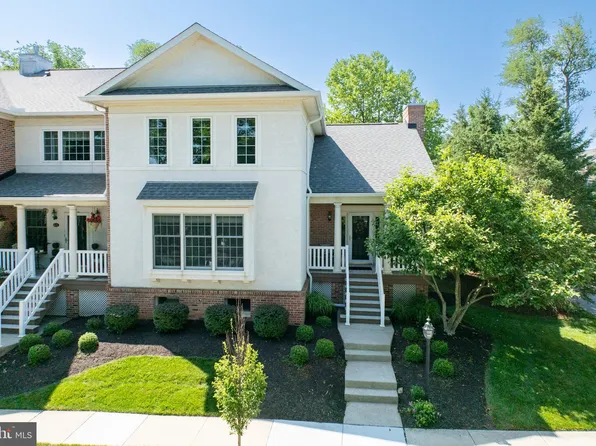 423 Vineyard Ln, Downingtown, PA 19335