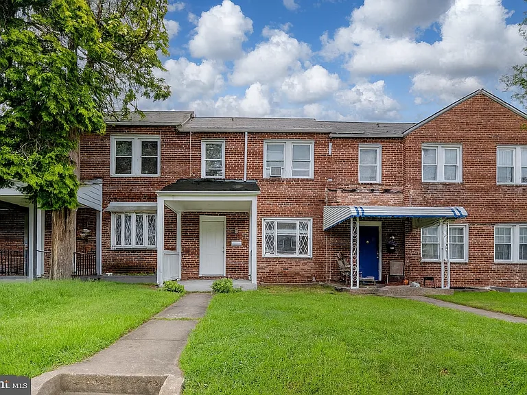 3050 Mayfield Ave — Photo 1