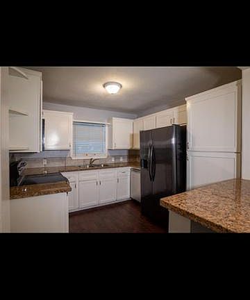 3rd image of 2603 Magnolia Dr