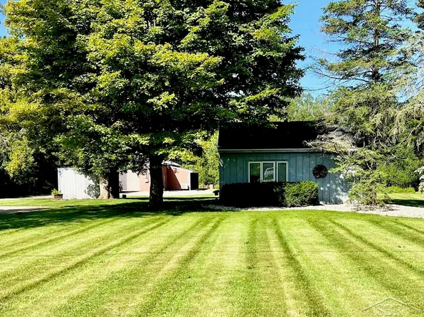 3675 Hackett Rd, Saginaw, MI 48603