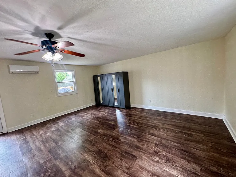 9251 Atwood Ave — Photo 10