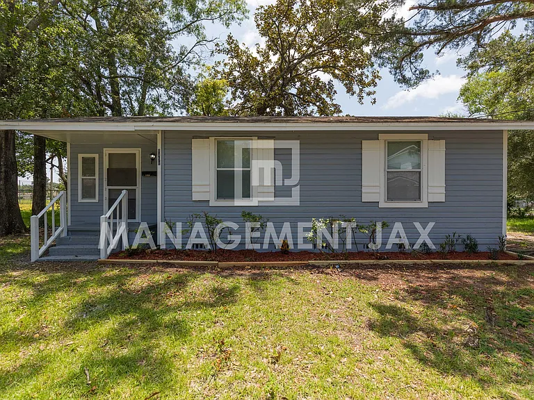 1458 Royal Court Ln — Photo 1