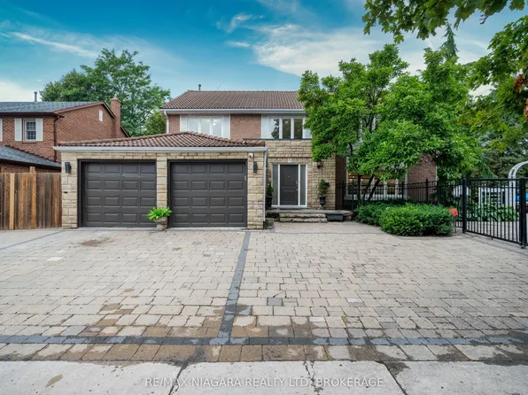 2 Aitken Cir, Markham, ON L3R 7K6