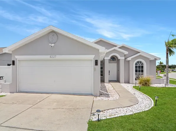 8227 National Dr, Port Richey, FL 34668