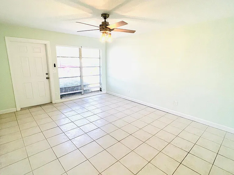 2563 Gary Cir — Photo 11