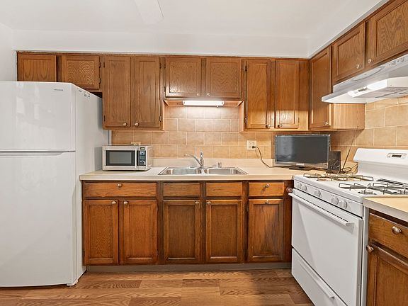 5th image of 3609 N Narragansett Ave APT 102