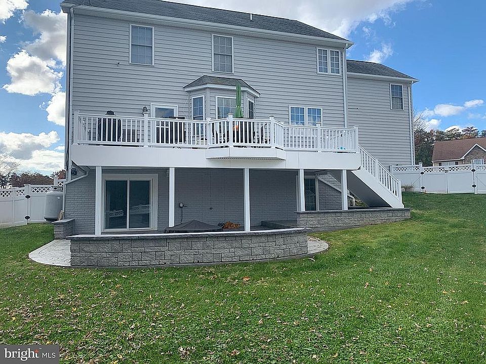 2nd image of 9901 Holland Meadows Ct