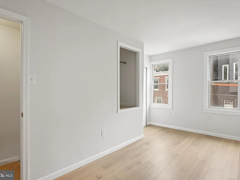 2143 E Albert St — Photo 8