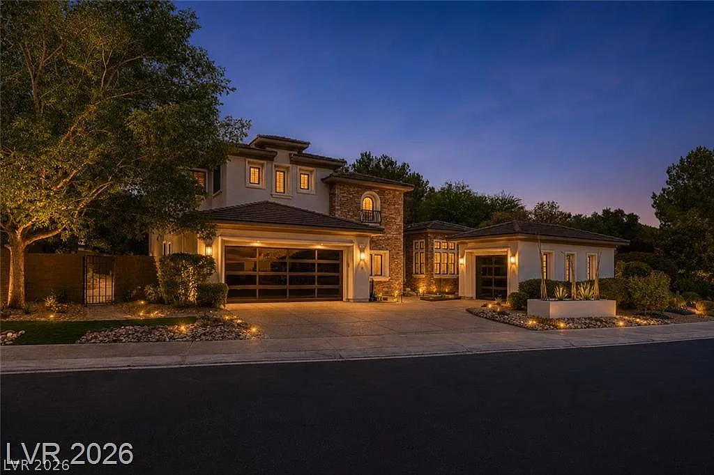 4 bed, 2.5 bath, 3693 sqft, $9,999 — Photo 3