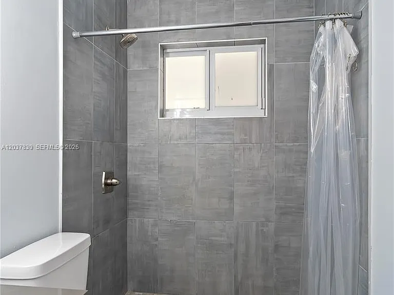 644 SW 7th Ct — Photo 33