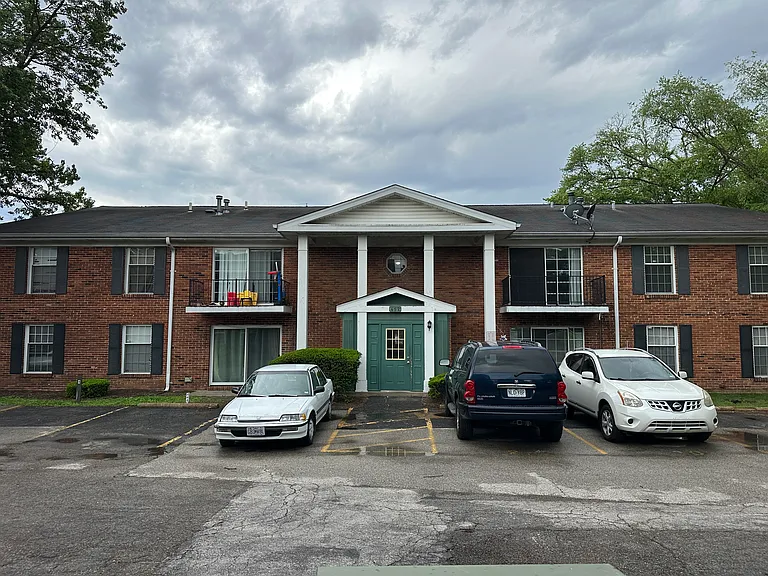452 Chapel Ridge Dr #H — Photo 2